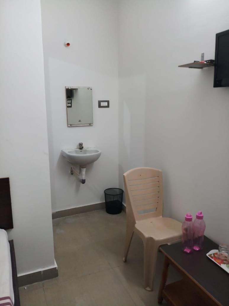 Sri Kousthubham Residency Hotell Tirupati Eksteriør bilde